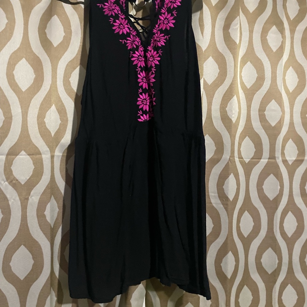 Black and Pink Torrid Embroidered Women's Top